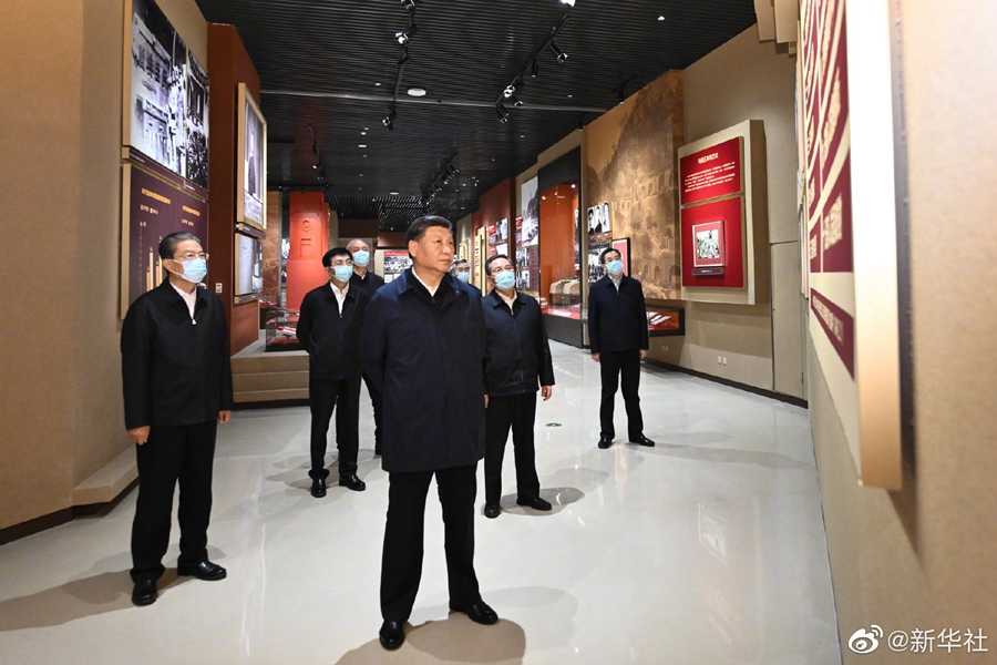 习近平带领中共中央政治局常委赴陕西延安瞻仰延安革命纪念地(图4)
