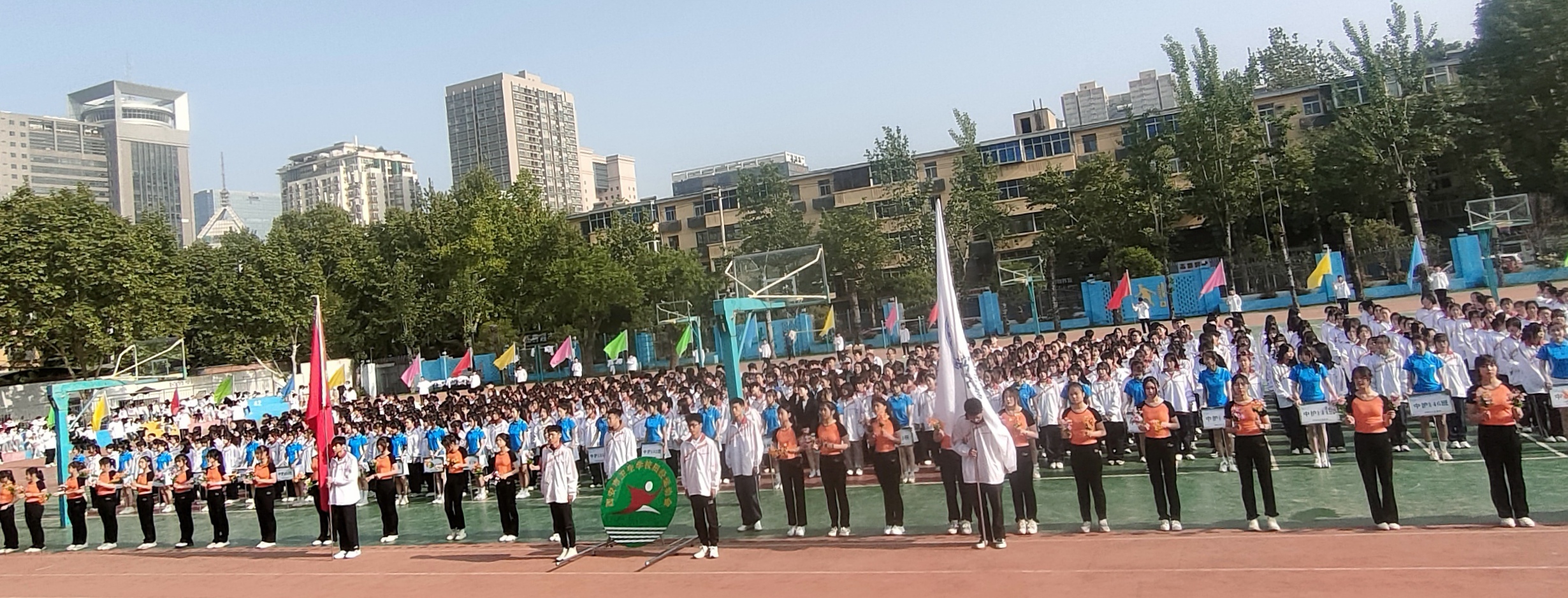 驰骋赛场，青春飞扬——西安市卫生学校成功举办2023年春季田径运动会(图2)