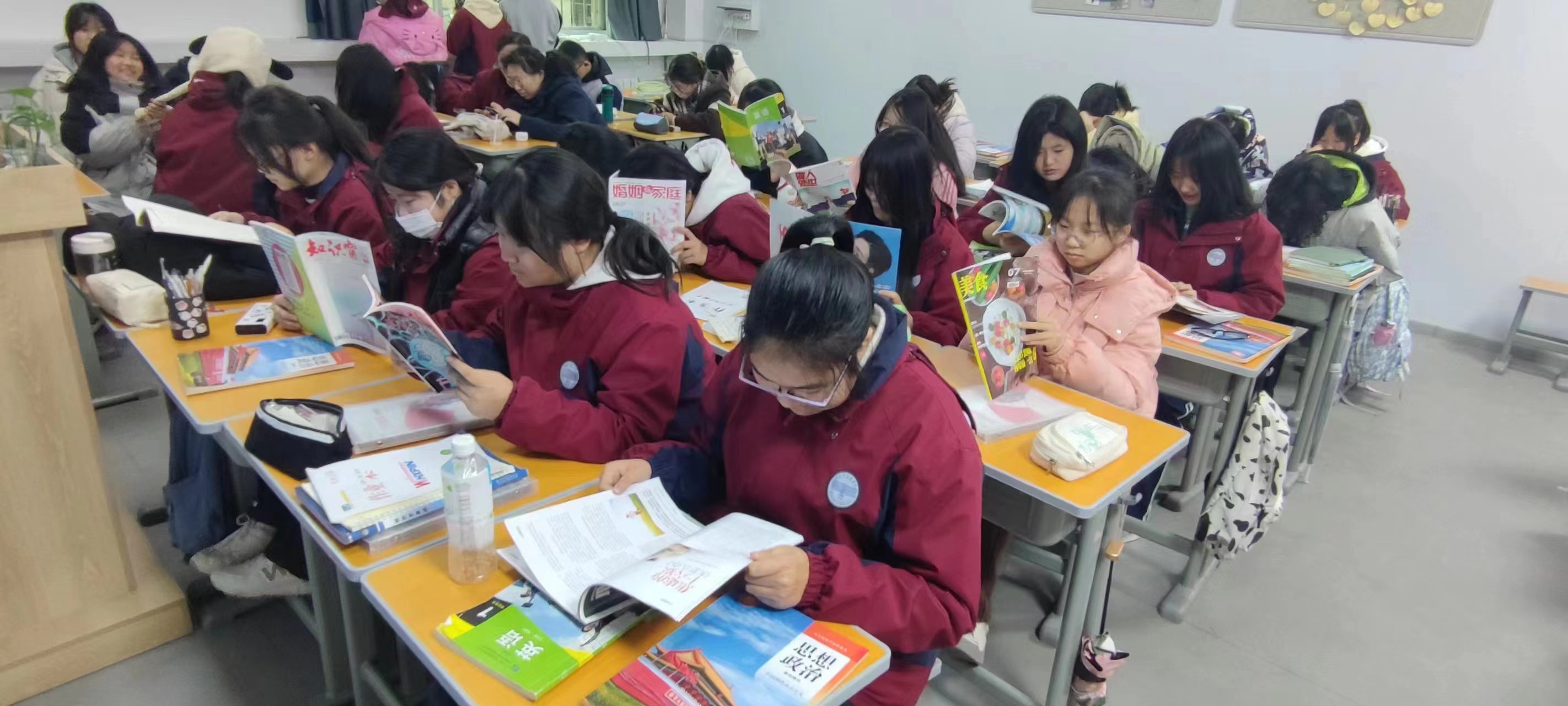 市卫?；?023级新生“图书漂流”活动(图4)