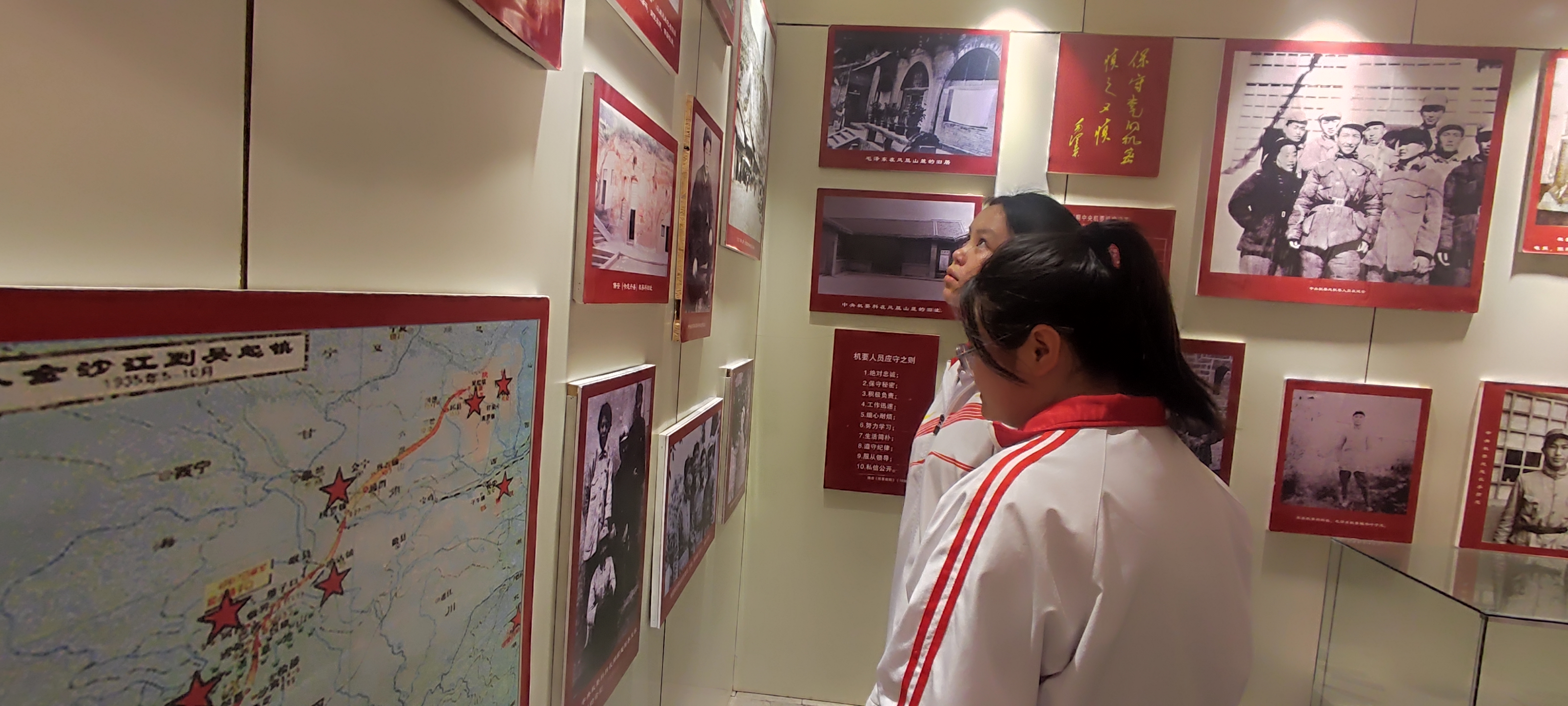 西安市卫生学校师生前往枣园革命旧址和杨家岭革命旧址开展“国家安全”主题团日活动(图2)