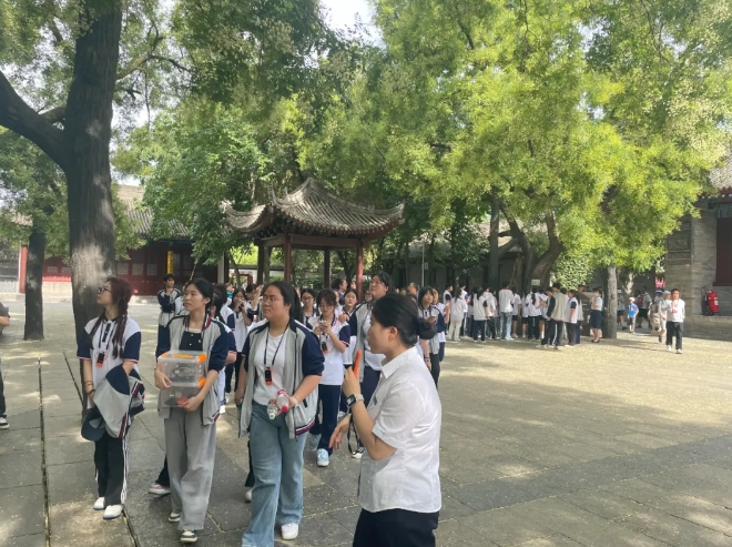 感受历史文化魅力，增强学生文化自信——西安市卫生学校学生代表赴小雁塔博物院参观学习(图3)