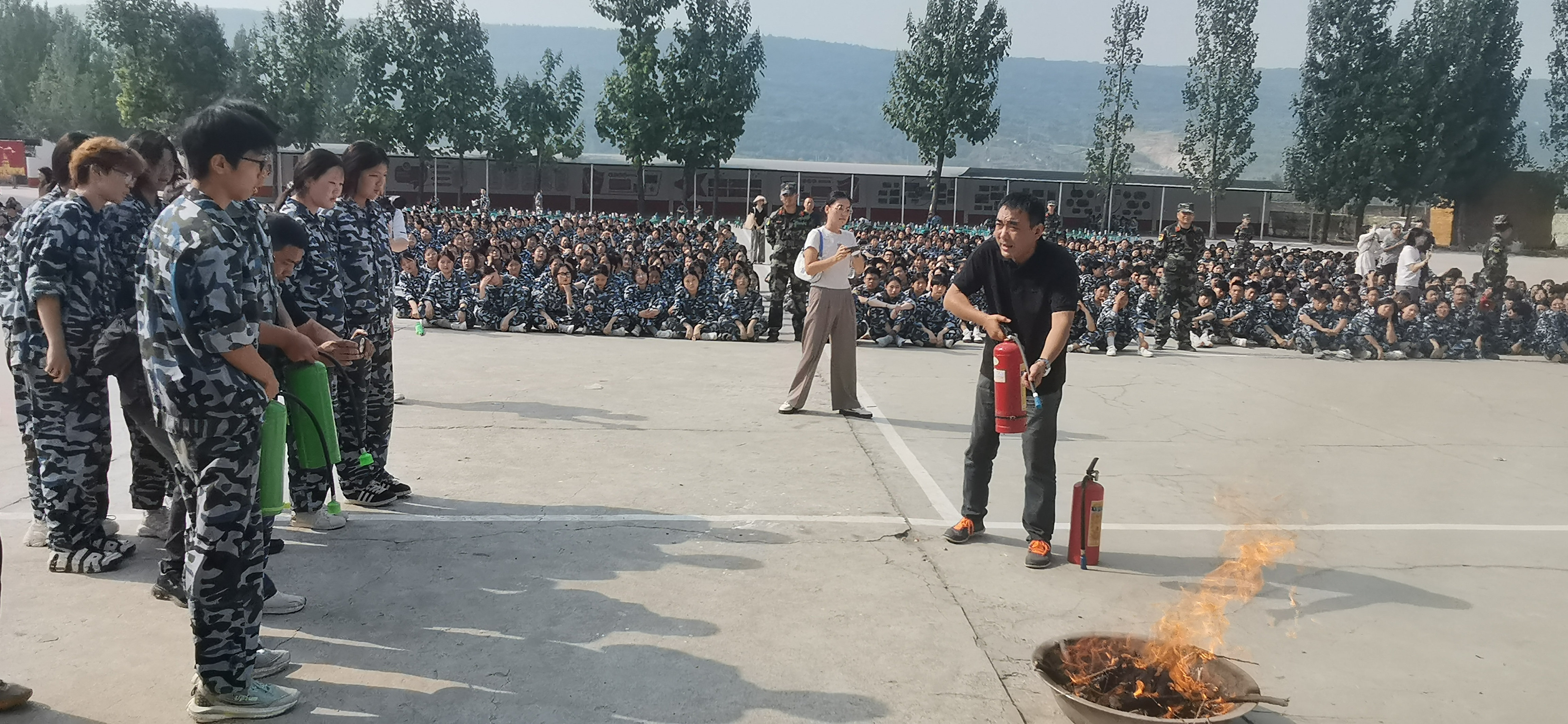 行政第二党支部打造“用心服务  精益求精”党建品牌名片——西安市卫生学校党支部品牌建设评比活动(图9)