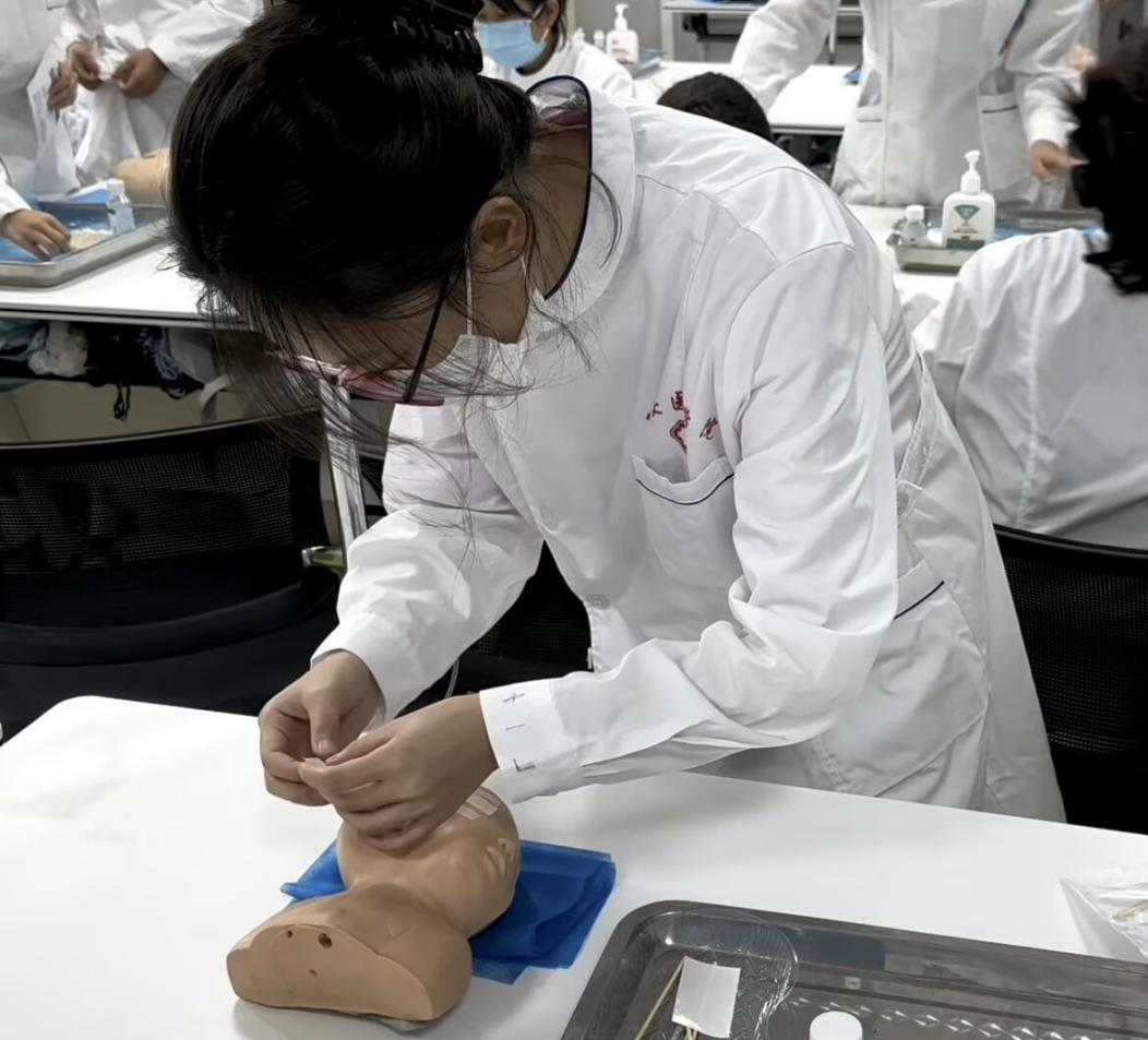 笃志奋进！西安市卫生学校齐怡佳逆袭升研，绘就医学逐梦绮卷(图1)